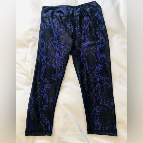 Plus Size 3X Purple Snake Skin Athletic Crops Yoga Capris Silver Icing - Picture 4 of 7